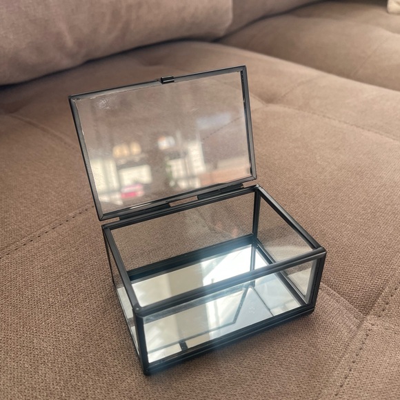 Set of two H&M Clear Glass Jewelry Boxes - Picture 3 of 7